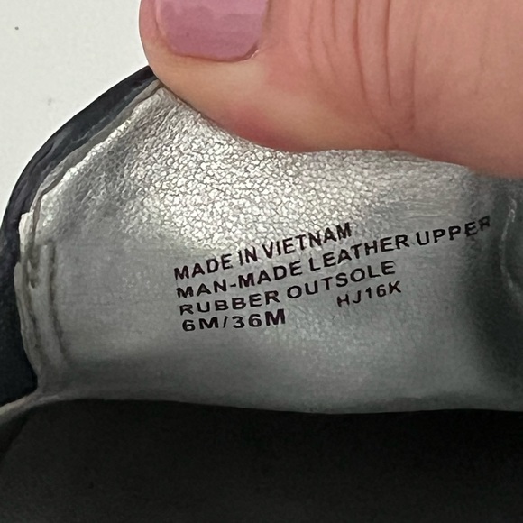 MK Patent Leather  Shoes - Picture 4 of 5